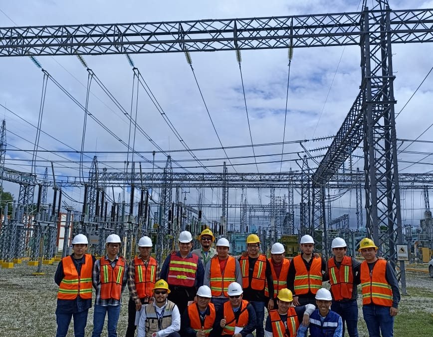 ESTUDIANTES DE MECATRÓNICA, VISITAN A LA CFE