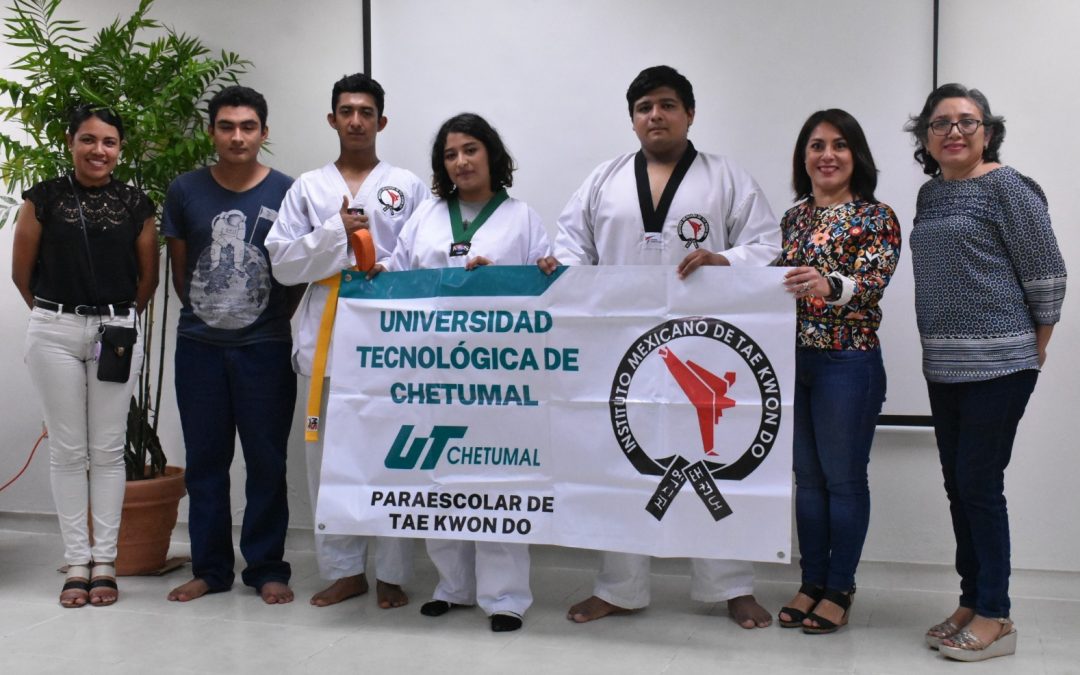 ESTUDIANTES DEL PARAESCOLAR DE TAEKWONDO ASCIENDEN DE GRADO Y CINTA