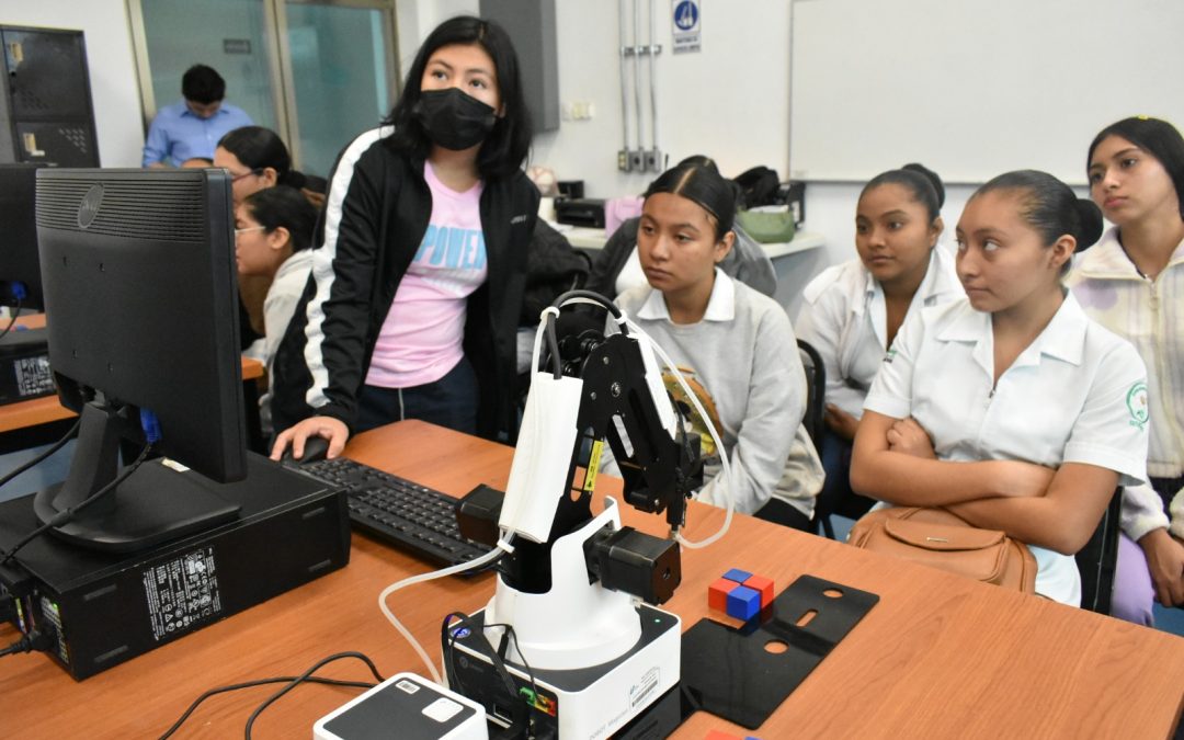 LA UT CHETUMAL RECIBE LA VISITA DE 32 ALUMNAS DEL CONALEP DEL PROGRAMA “MUJERES EN LA CIENCIA”